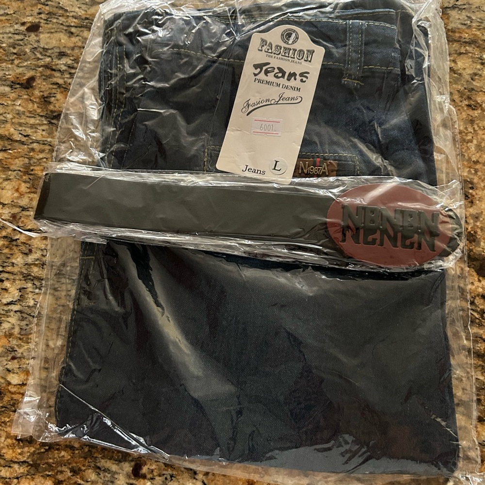 The Fashion Jeans Premium Denim size Large for Skinny with Belt included - Picture 3 of 12